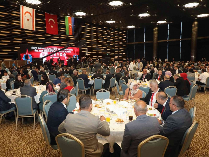 Konya’da Türk İslam Dünyası Şehit ve Gazi Aileleri Buluşması gerçekleştirildi