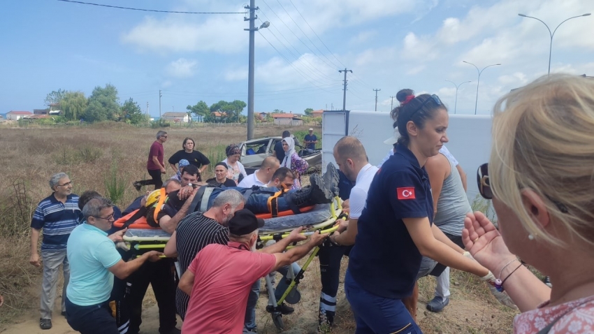 Sürücü otomobilinden metrelerce uzağa savruldu