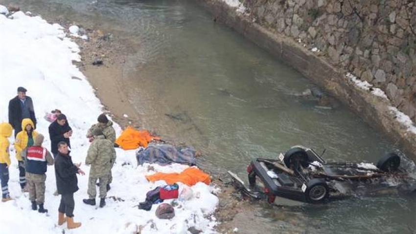 Feci kaza! Cesetleri nehirden topladılar