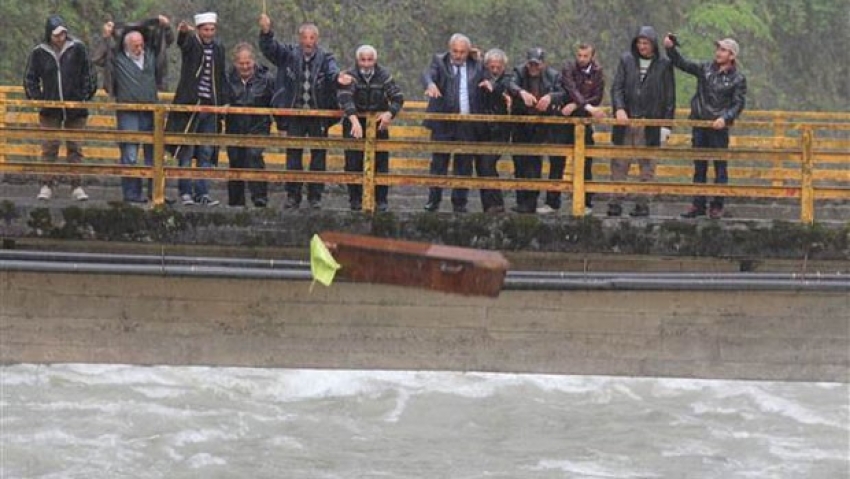 Rize'de ilginç protesto!