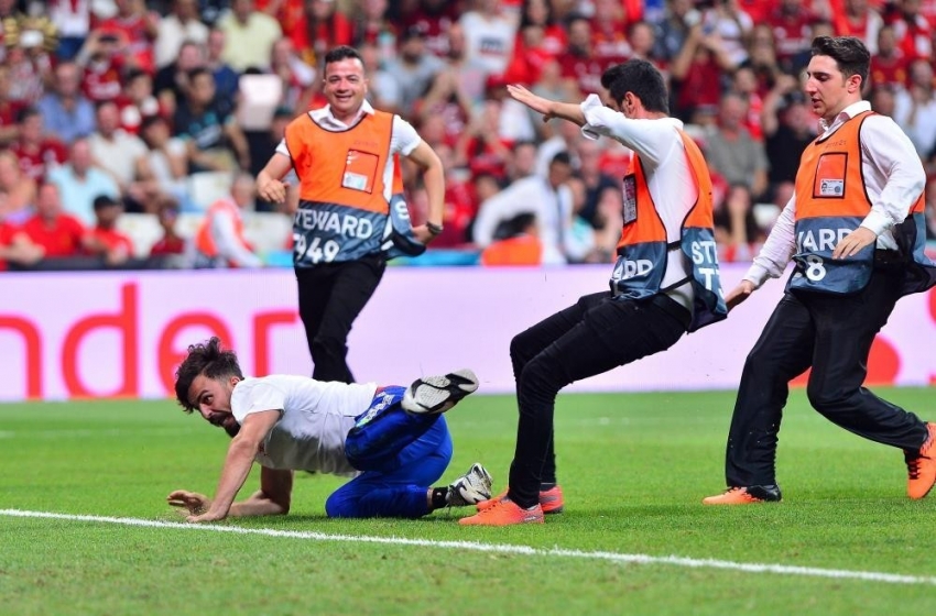 UEFA Süper Kupa final maçında sahaya atlayan Youtuber’a hapis cezası