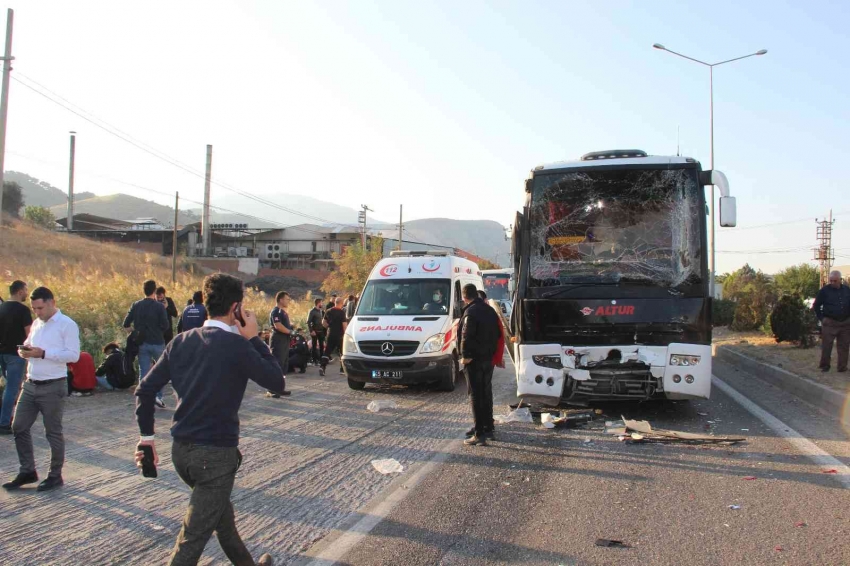 4 araçlı zincirleme kaza: 24 yaralı