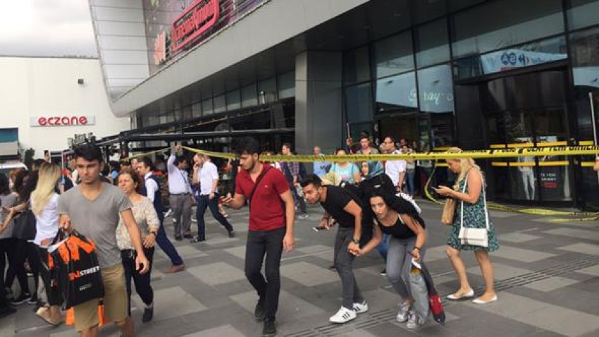 İstanbul'da AVM'de bomba ihbarı! 