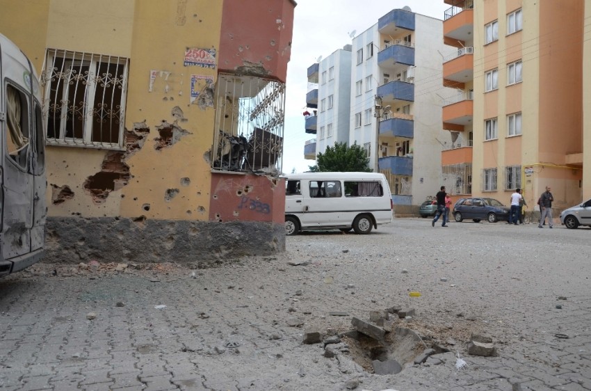 Kilis’e atılan roketlere karşılık verildi! 4 terörist...