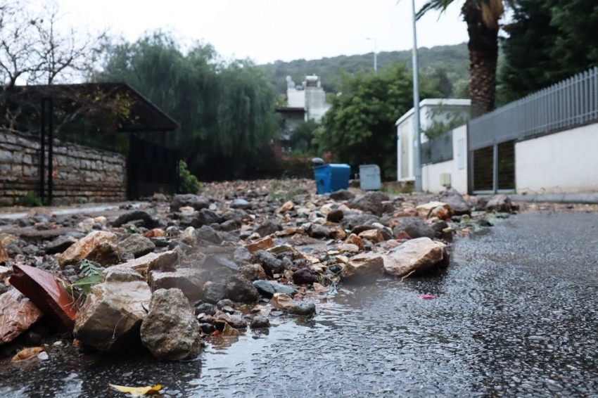 Bodrum’da su borusu patladı, ortalık savaş alanına döndü