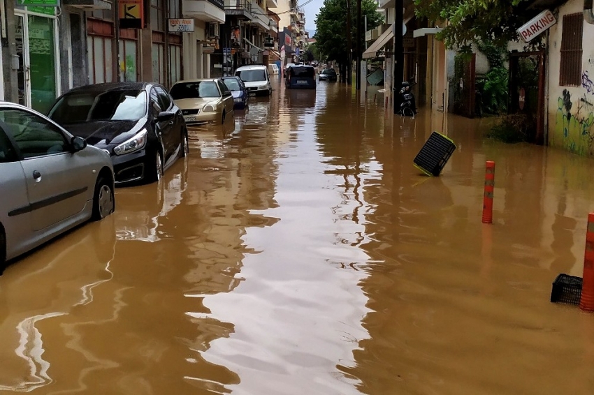 Yunanistan’da etkili olan Medicane tropik fırtınasında 2 kişi öldü