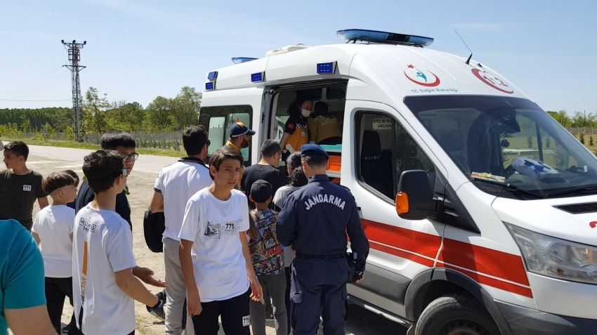 Edirne’de bisiklet yarışında yorgun düşenler ambulans ve kamyonetle geri getirildi