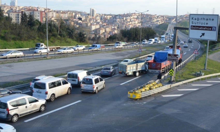 İstanbul’da kaza trafiği felç etti