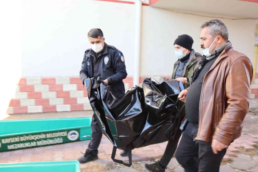 Vahşet! Karısının ve üvey çocuğunun boğazını kesti