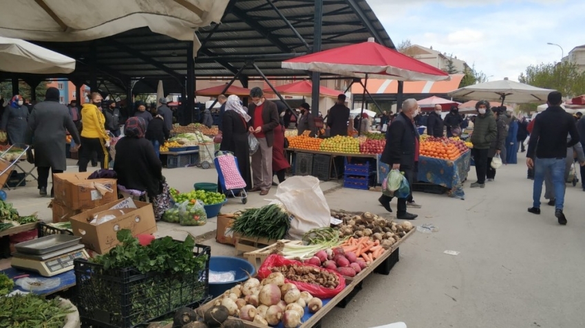 Afyonkarahisar pazarlarında da Ramazan yoğunluğu