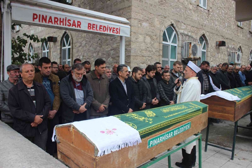 Ormanlık alanda ölü bulunan iki arkadaş toprağa verildi