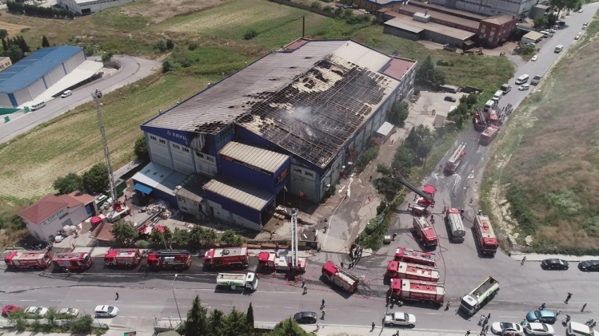 Fabrika yangınında son durum havadan görüntülendi