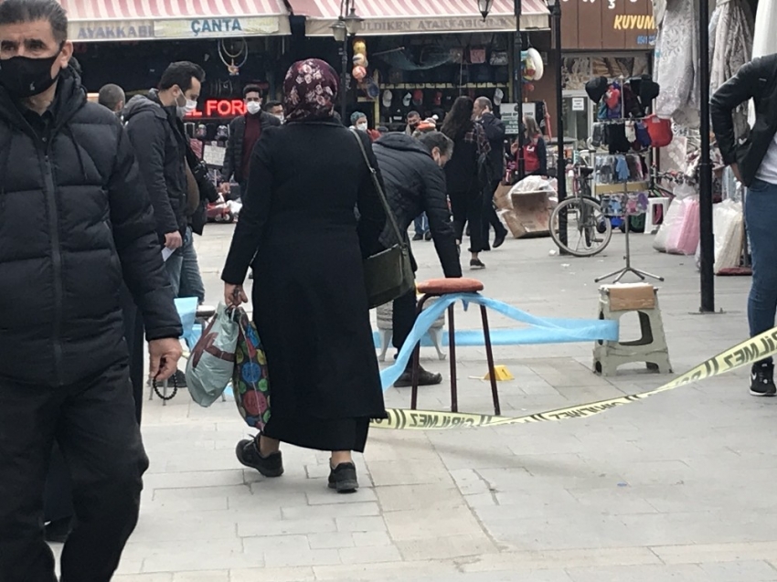 Cadde ortasında bıçaklı kavga