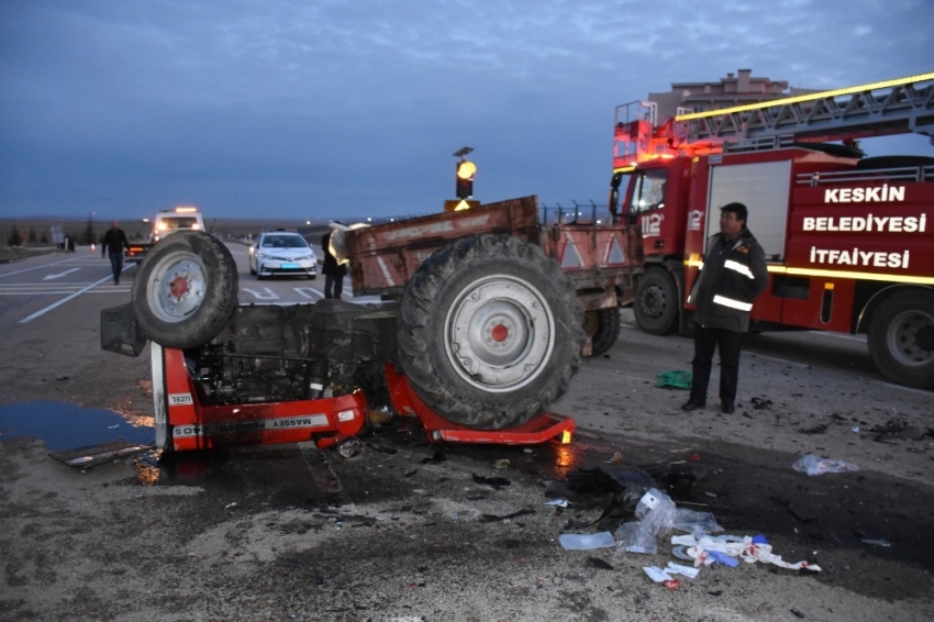 Parçalanan traktörden sağ kurtuldu