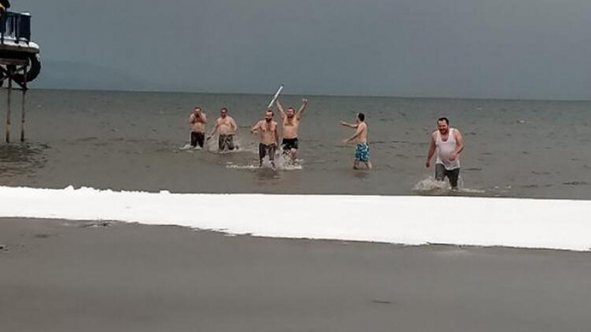 İznik Gölü'nün kirletilmesini protesto ettiler