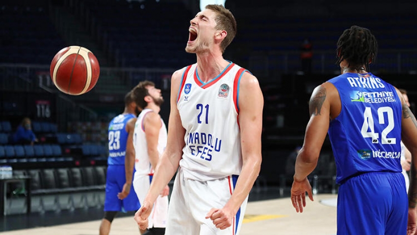 Anadolu Efes'ten rahat galibiyet