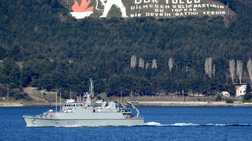 3 ülkenin savaş gemisi Çanakkale Boğazı'ndan geçti