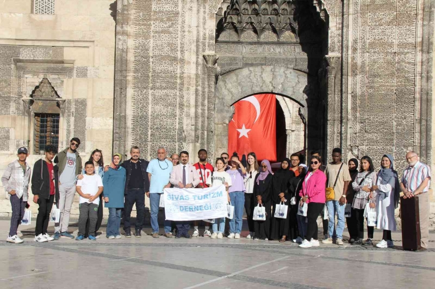 Yabancı uyruklu öğrencilere tarihi tanıtıldı