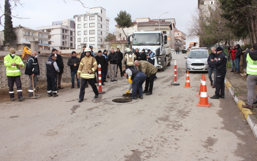 Tuzla’daki gizemli kokuya soruşturma