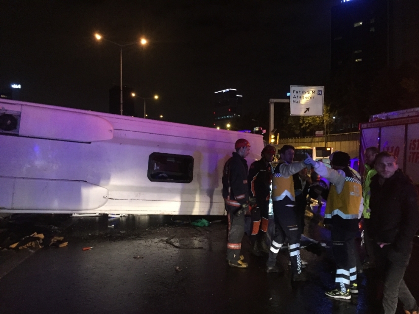 İstanbul’da feci kaza: 2 ölü, 18 yaralı