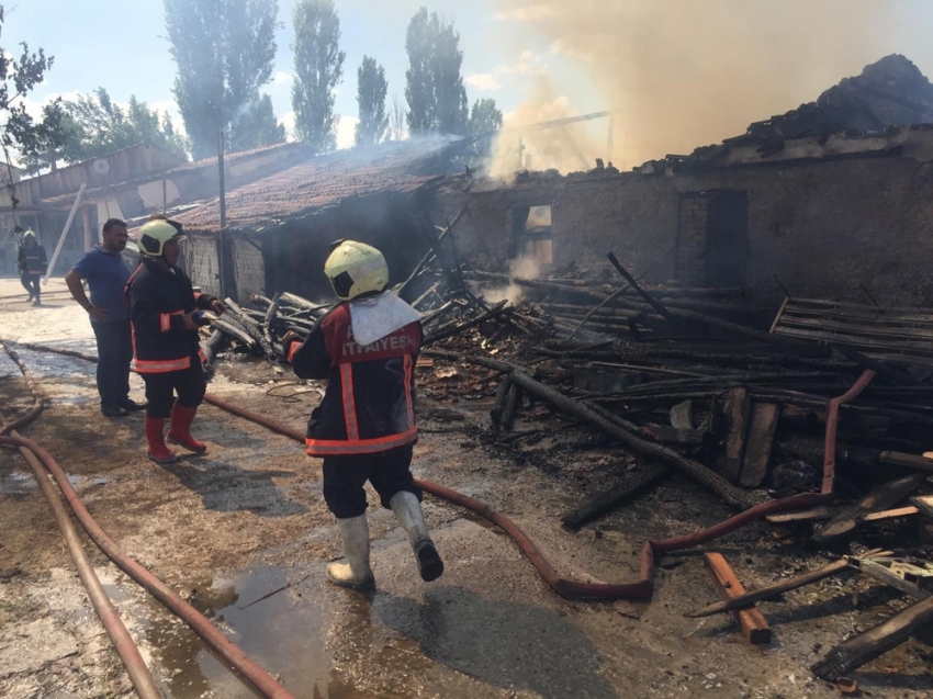 Başkent’te besi çiftliğinde yangın