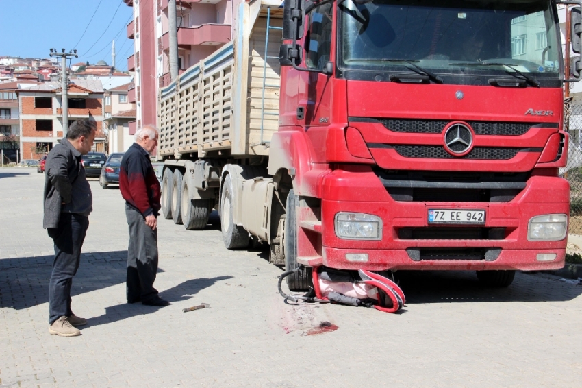 Korkunç kaza: Anne öldü, 6 aylık bebek kurtuldu