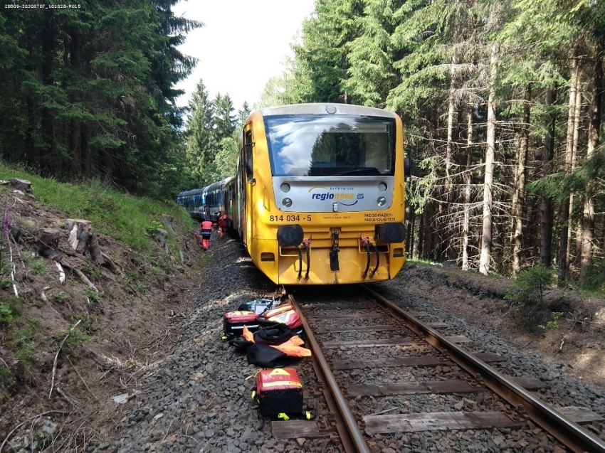 Çekya’da iki yolcu treni kafa kafaya çarpıştı: 3 ölü, 30 yaralı