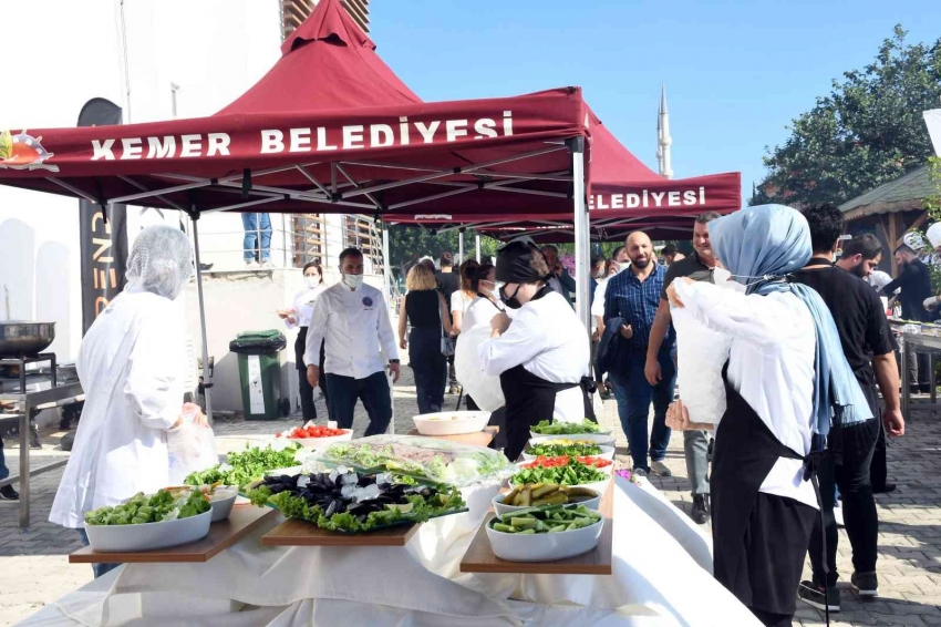 AÜ’de ‘Cadde de ders var, sokak lezzetleri’ şenliği