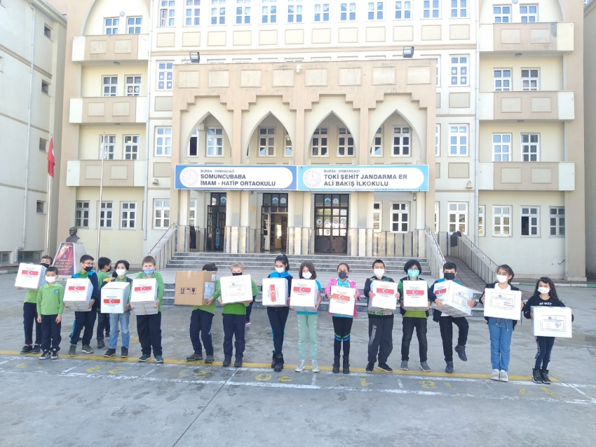 Bursalı öğrencilerden İdlib'teki kardeşlerine bir TIR dolusu yardım