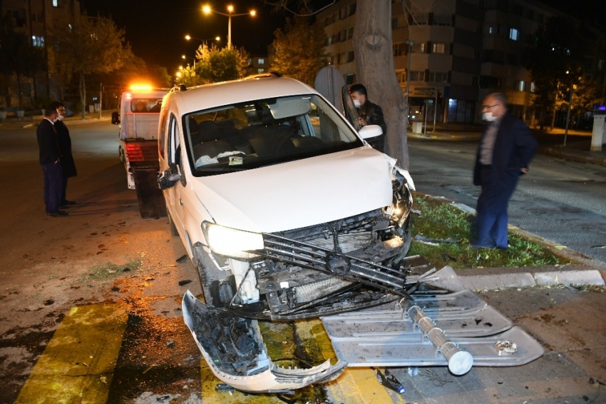 Hava yastığı sayesinde kazayı yara almadan atlattı