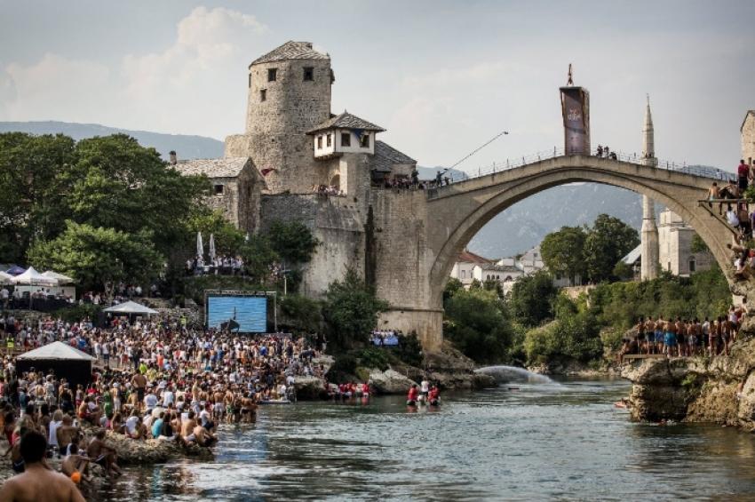 Mostar Köprüsü’nden nefes kesen atlayışlar