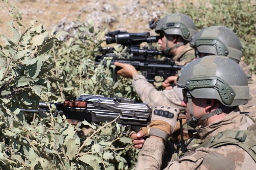 Yüksekova’da PKK’ya ait yaşam malzemesi ele geçirildi