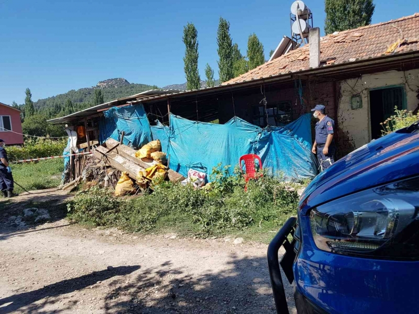 Genç kadın, ahırda ölü bulundu