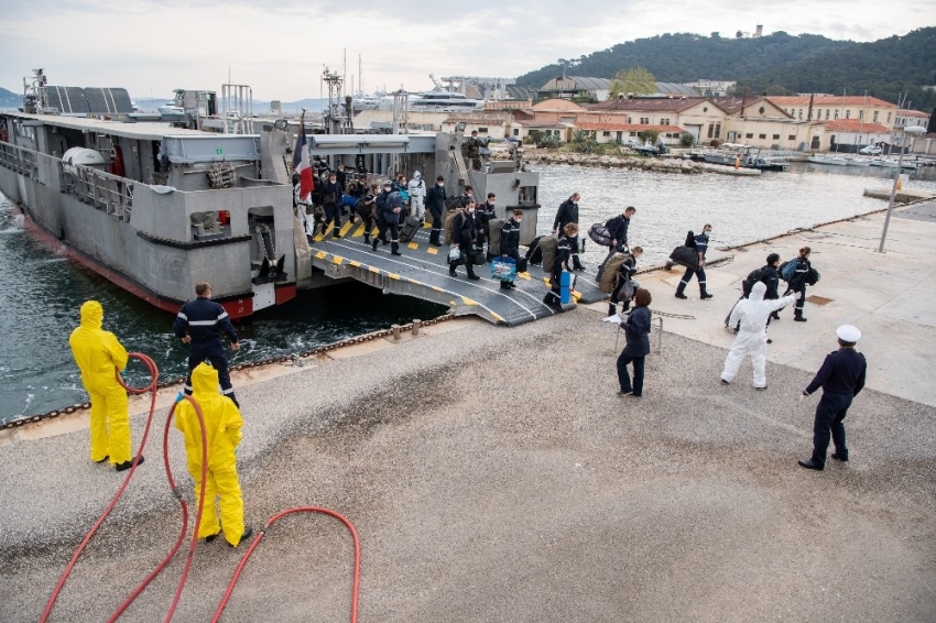 Fransa’ya ait olan Charles De Gaulle uçak gemisinin mürettebatı karantinaya alındı