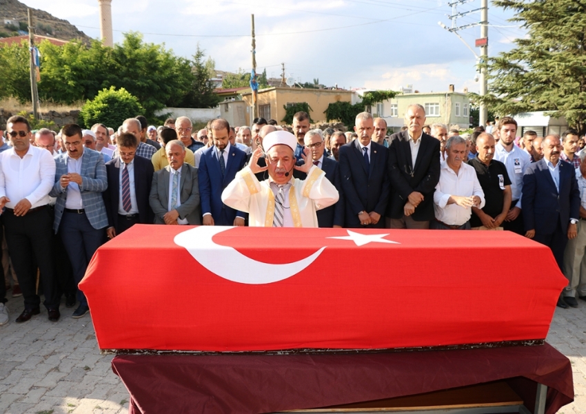 Eski Niğde Milletvekili İsmail Göksel toprağa verildi