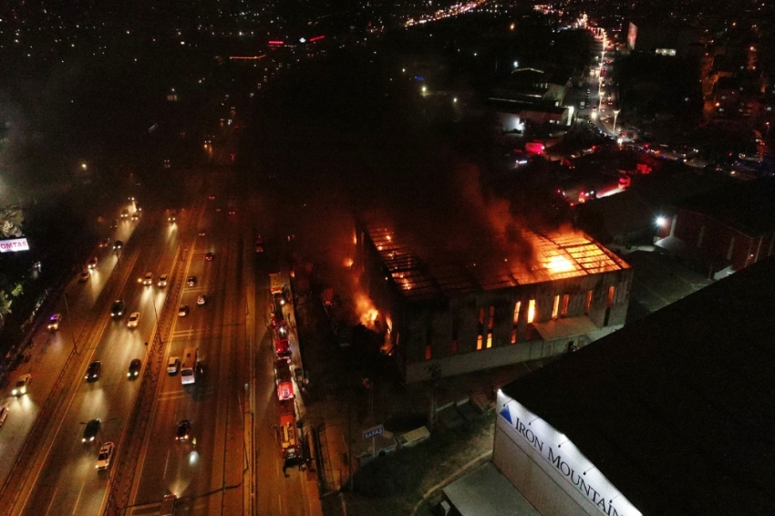 Fabrika yangını havadan böyle görüntülendi