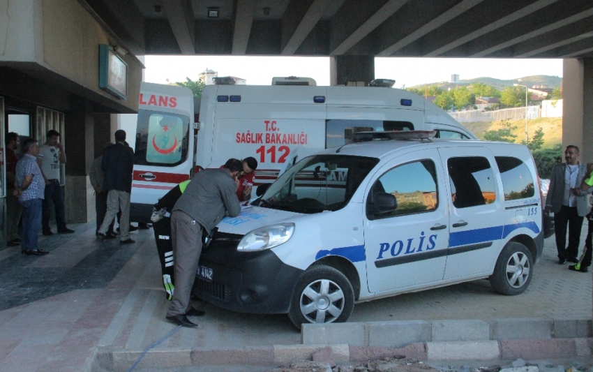 Fareye ateş etti, yengesini öldürdü