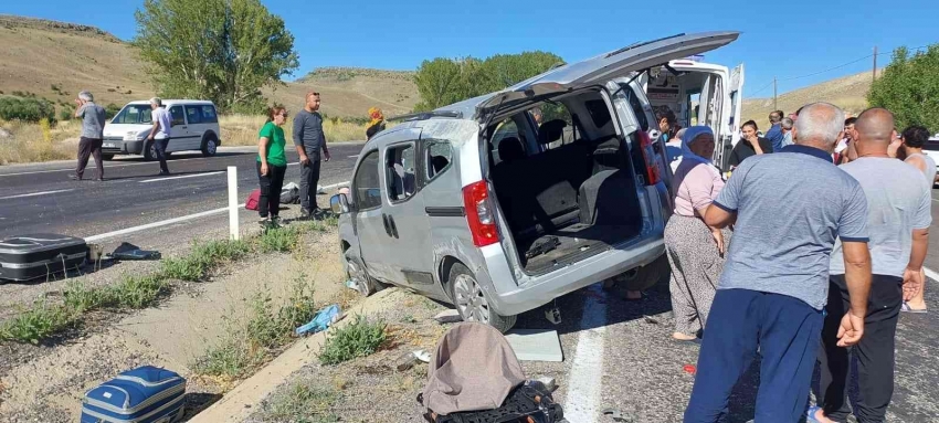 Yoldan çıkan araç su kanalına girdi; 1 ölü 5 yaralı