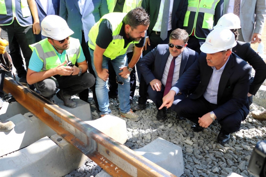 Bakan Turhan Hızlı Tren Proje çalışmalarını yerinde inceledi