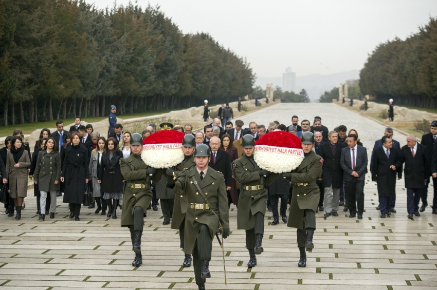 Kılıçdaroğlu, PM üyeleri ile Anıtkabir’i ziyaret etti