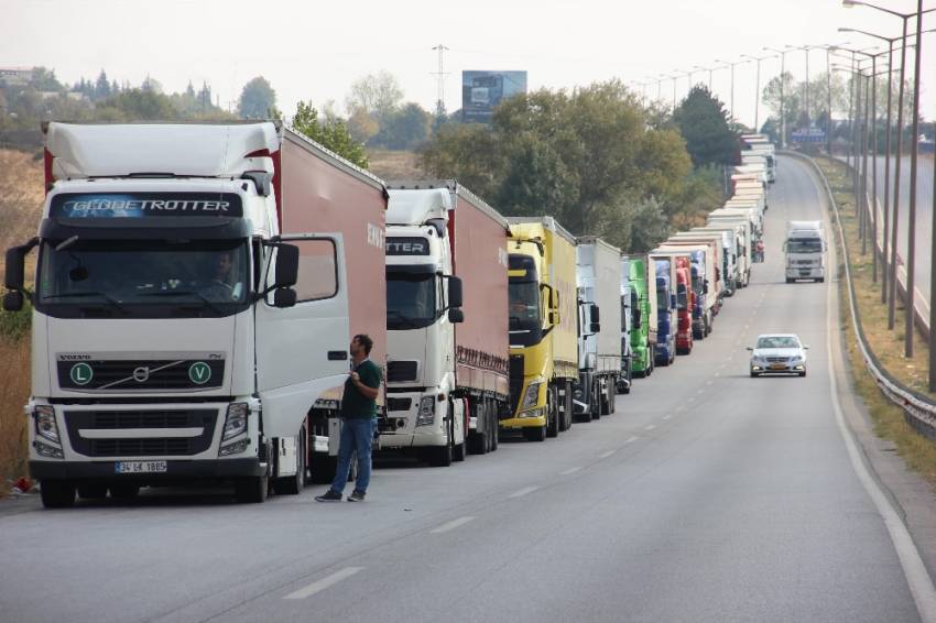 3 kilometre TIR kuyruğu