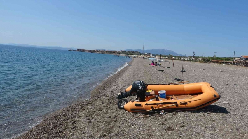 Lastik botla denize açılan kişiyi arama çalışmaları sürüyor