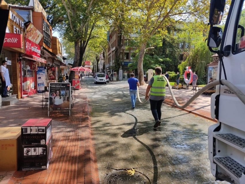 Bursa'nın bu sokakları gül suyu ile yıkandı