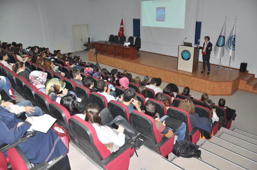 Özçelik: “Fark yaratabilirseniz, değişimin öncüsü olursunuz”