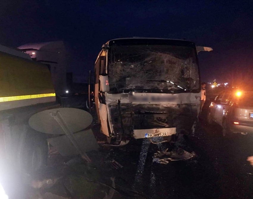 Tekirdağ’da zincirleme trafik kazası: 15 yaralı