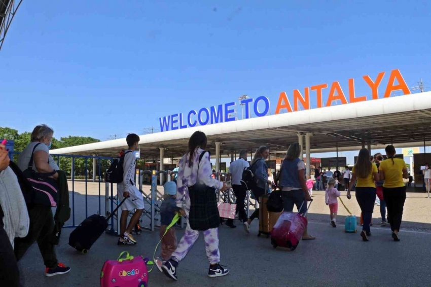 Antalya’ya havayoluyla gelen turist sayısı 7 milyona yaklaştı