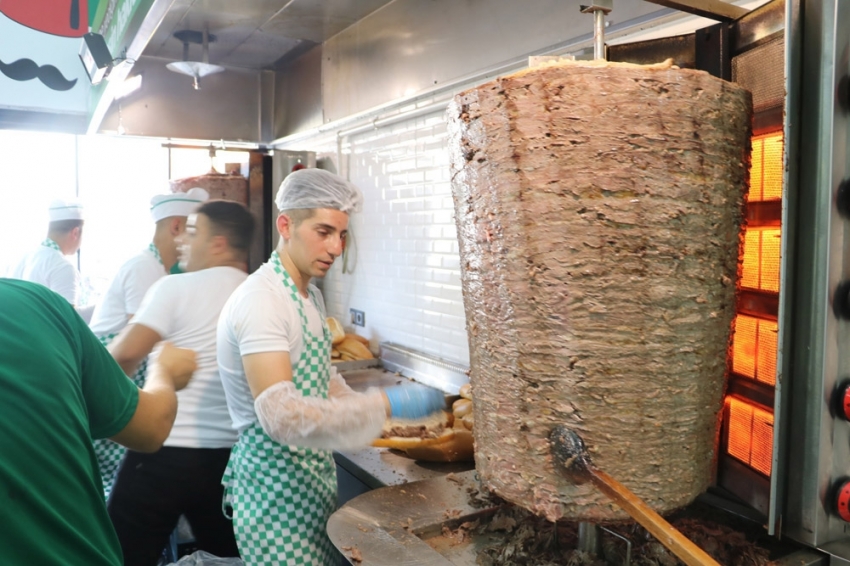 Şanlıurfa’da bedava döner kuyruğu