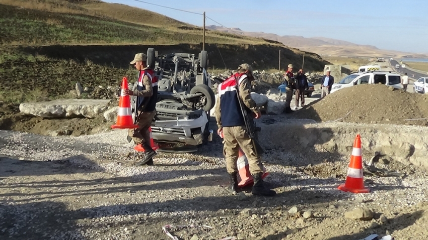 Öğrenci servisi takla attı: 10 yaralı