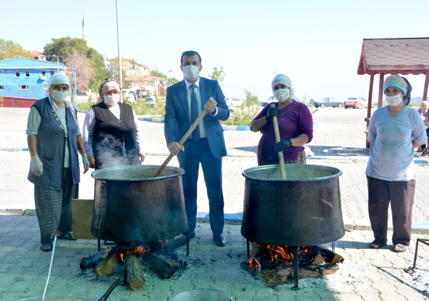 Babadağ Belediyesinden vatandaşa aşure ikramı