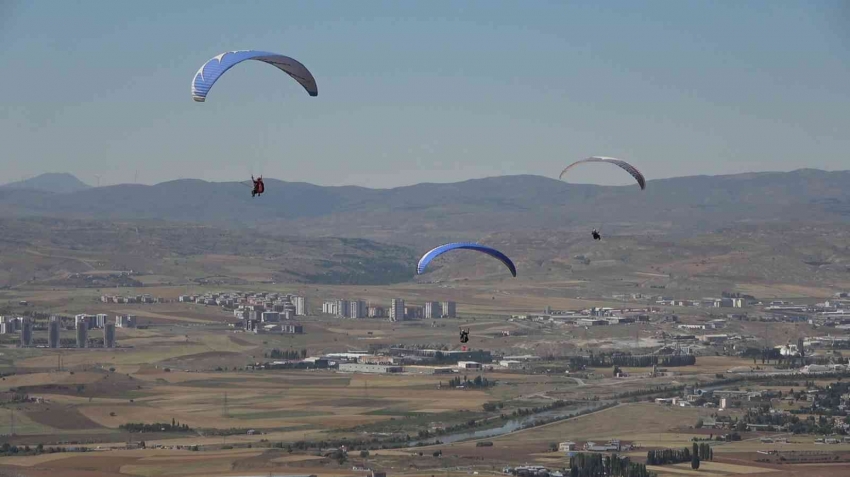 15 Temmuz hain darbe girişiminde şehit ve gazi olanlar gökyüzünde anıldı